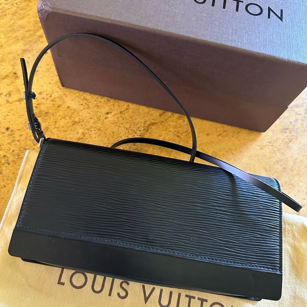 Used Purse, black leather, like NEW